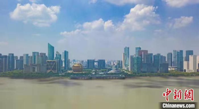 浙江杭州錢(qián)塘江畔。　王剛 攝
